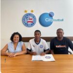 Jovem promessa do futebol Colatinense, assina contrato profissional com o EC Bahia